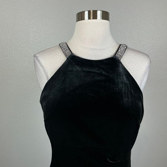 Black Velvet Beaded Strappy Back Evening Gown Size 6 Long Formal Dress by AQUA - Picture 7 of 13